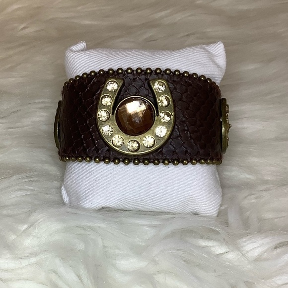 Horseshoe Western Cowgirl Leather Bracelet - Picture 1 of 5